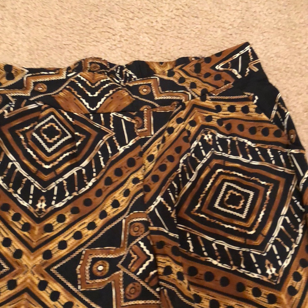 A multi color pants - Picture 2 of 2